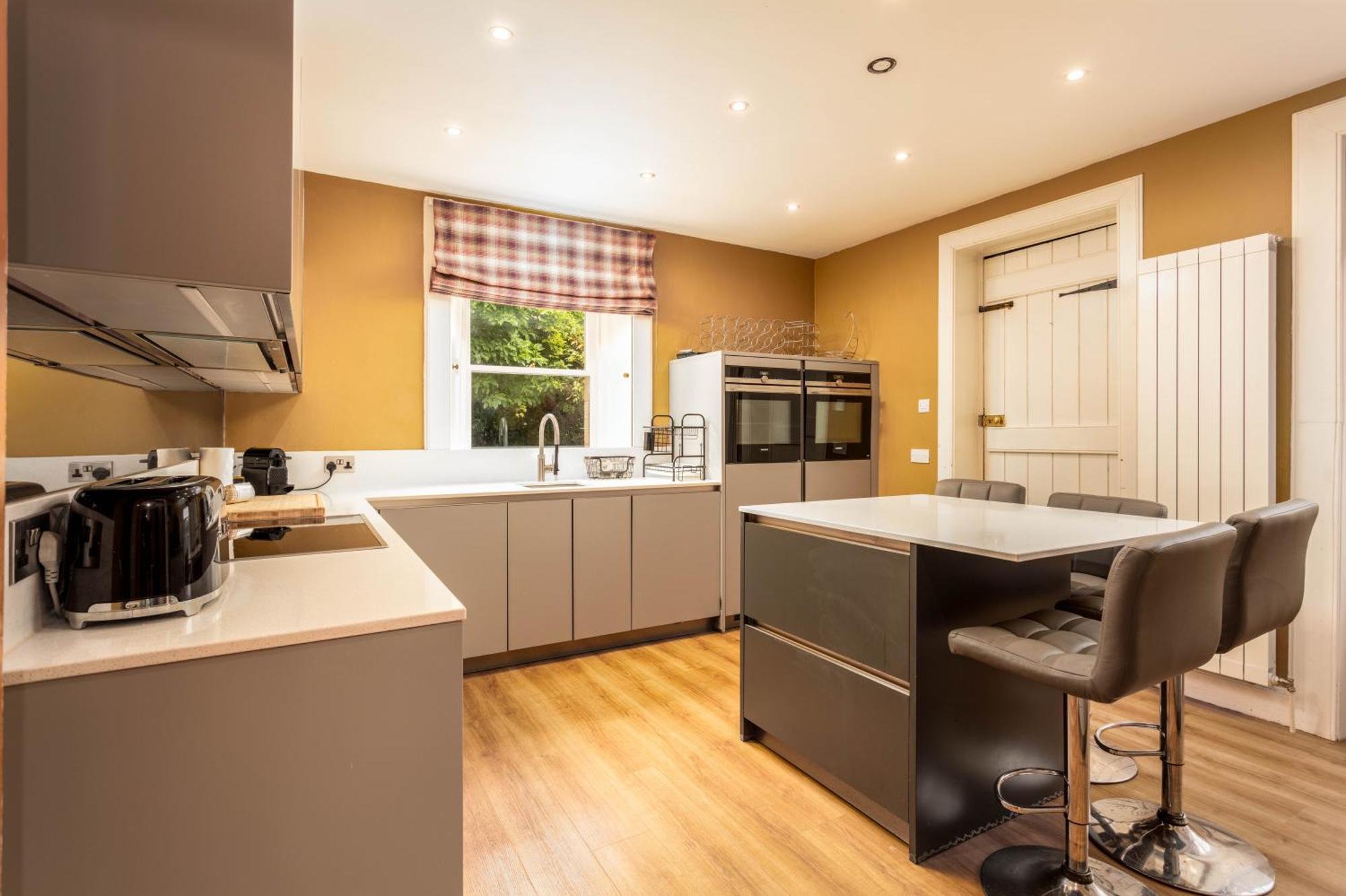 Burnock With Hot Tub Villa